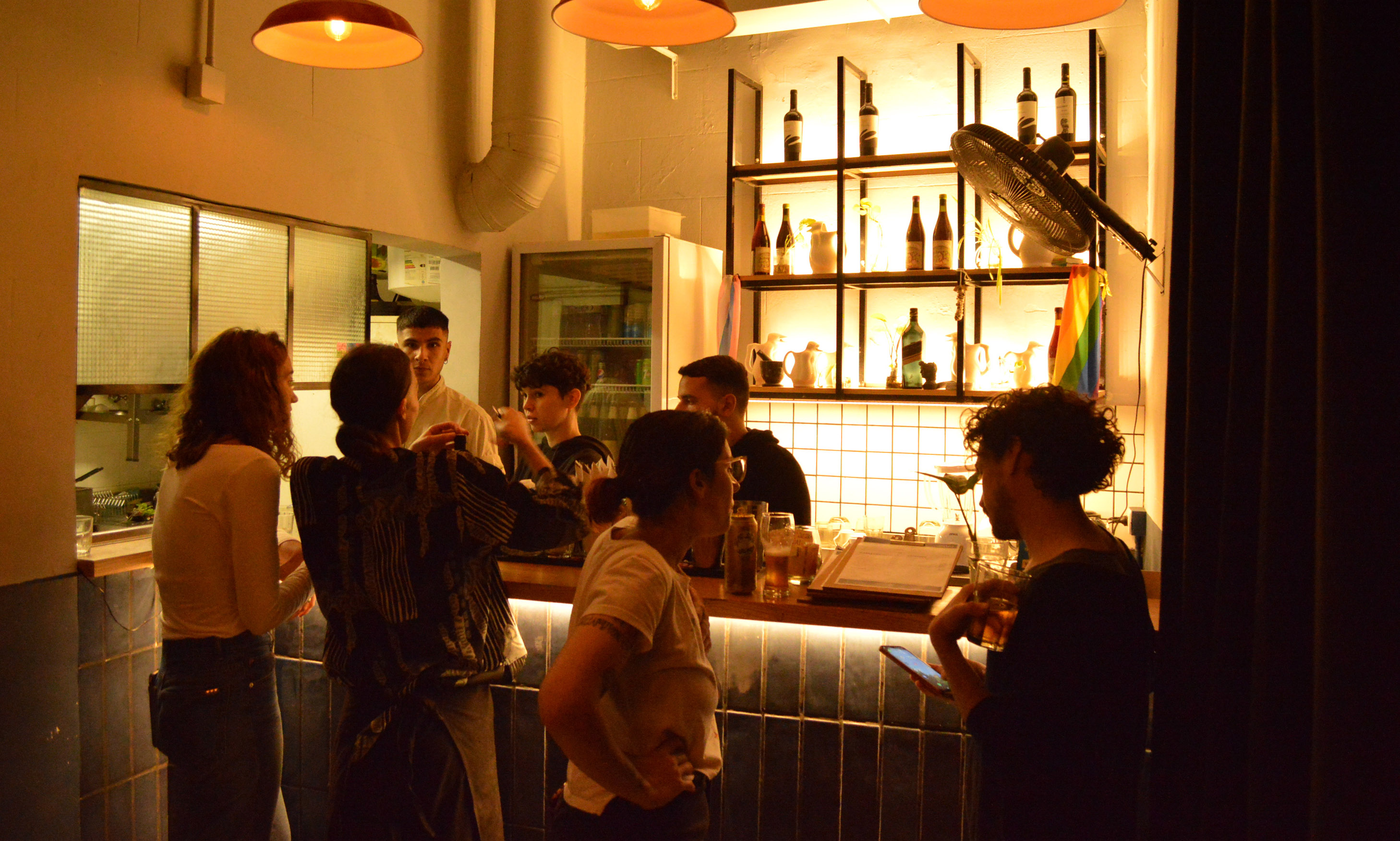 Interior del CCNU, bar y espacio para el público